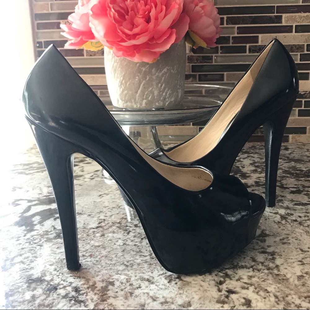 Aldo peep toe patent leather pumps- size 7